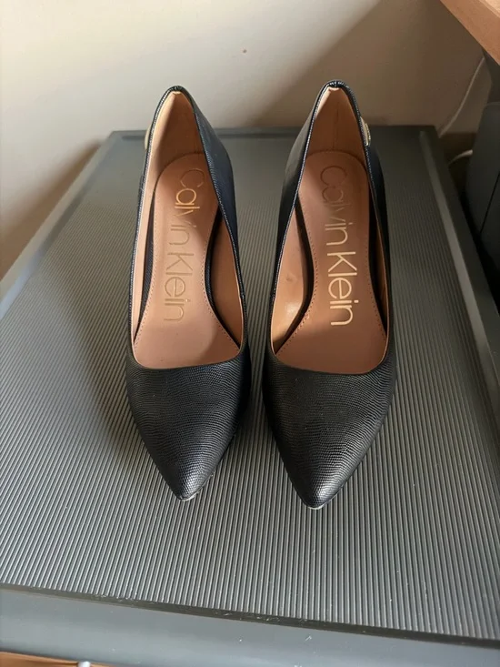 Calvin Klein Black Pointed-Toe Saffiano Leather Pumps - Picture 2 of 3